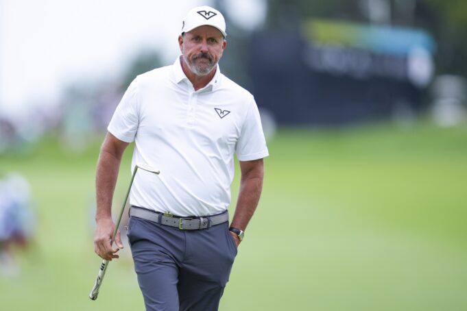 Phil Mickelson Immediately Withdraws From The Masters